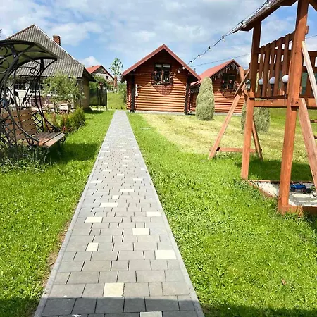別荘 затишний двір *